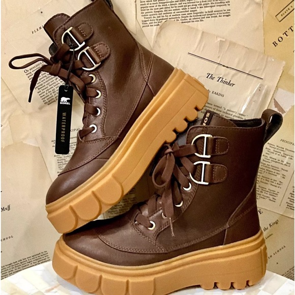 Anthropologie Sorel Caribou Boot Lace Up  Chocolate Brown Leather Tan Rubber - Picture 1 of 10